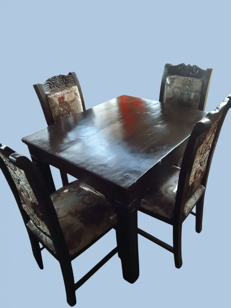 Dinning set (4 seater, Natural mahogany colour)