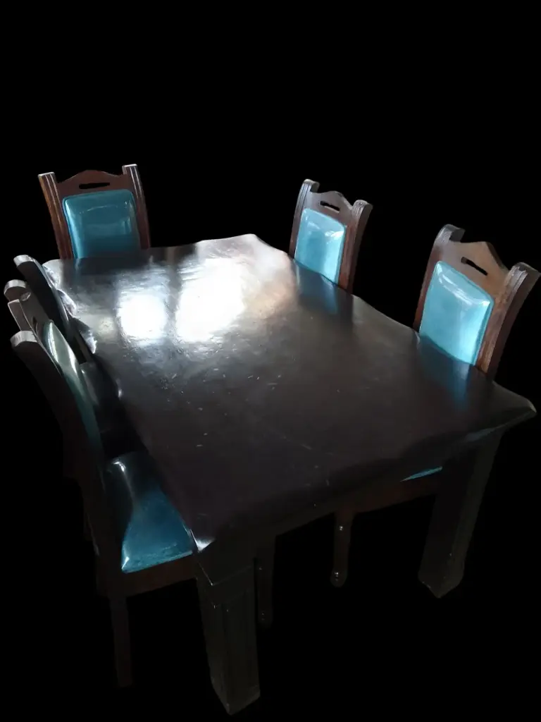 Dinning set  (6 seater, Natural mahogany colour)