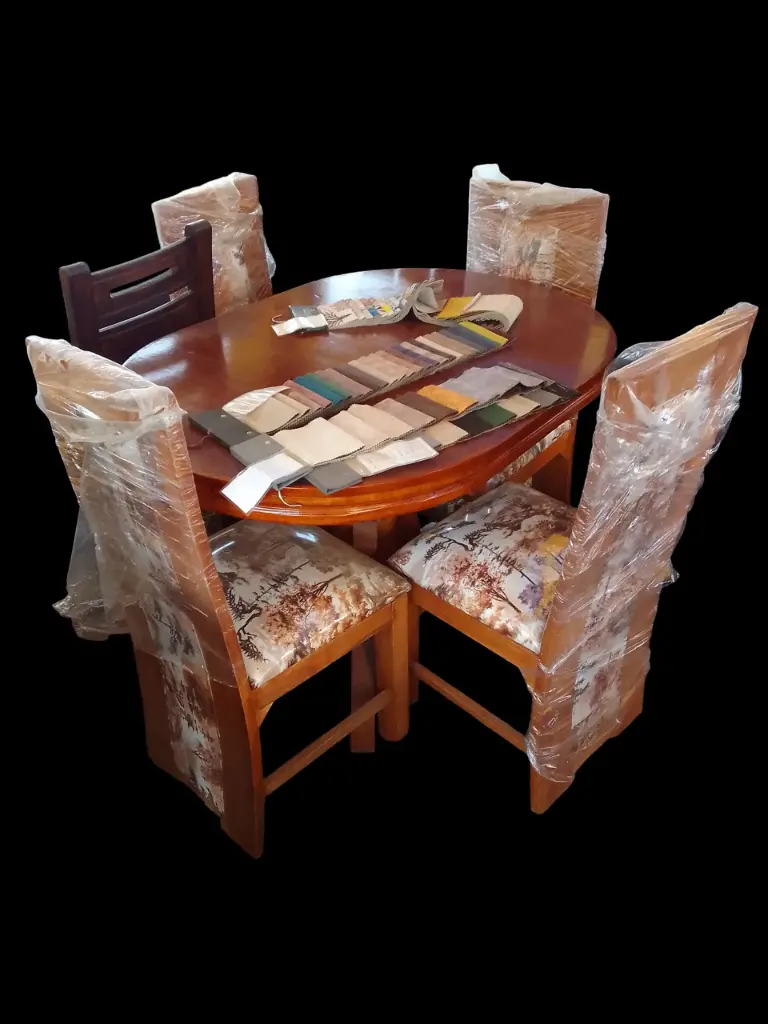 Dinning set  (4 seater, Natural mahogany colour)