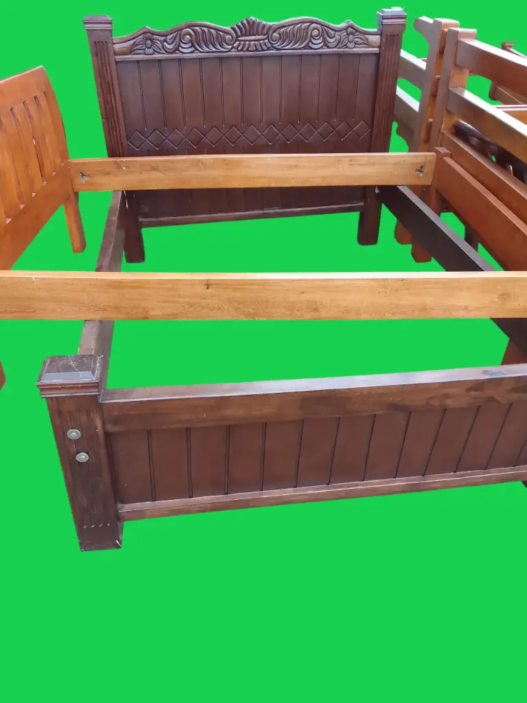 King-size bed (5×6, Natural mahogany colour)