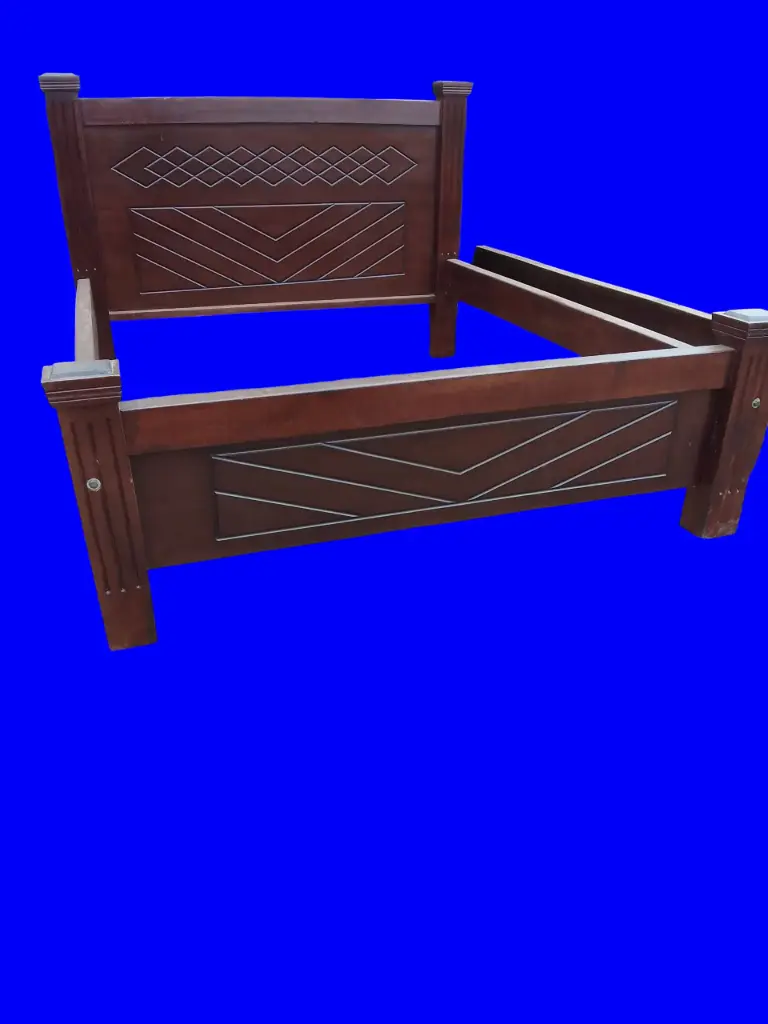 King-size bed (5×6, Natural mahogany colour)