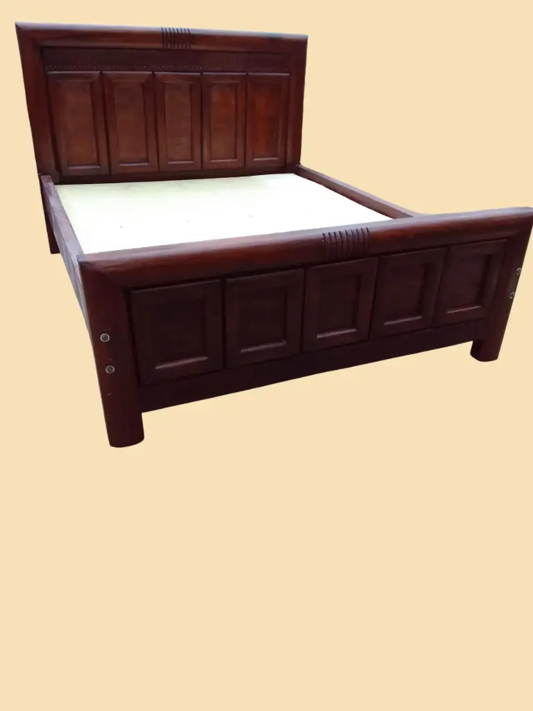 King-size bed (5×6, Natural mahogany colour)