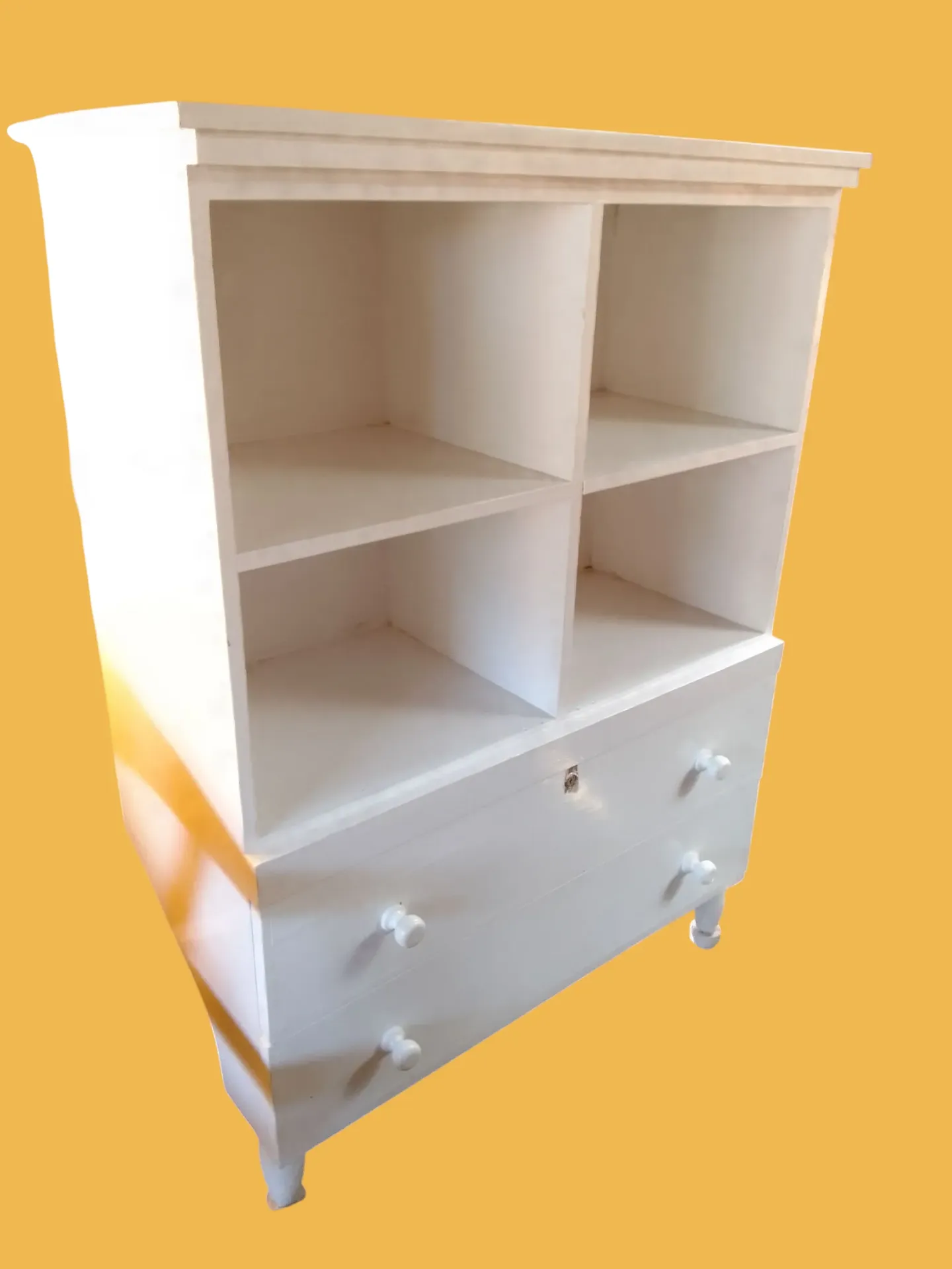 Chest of drawers  (Natural mahogany colour)