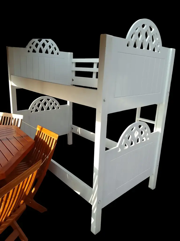 King-size bed (5×6, Natural mahogany colour)