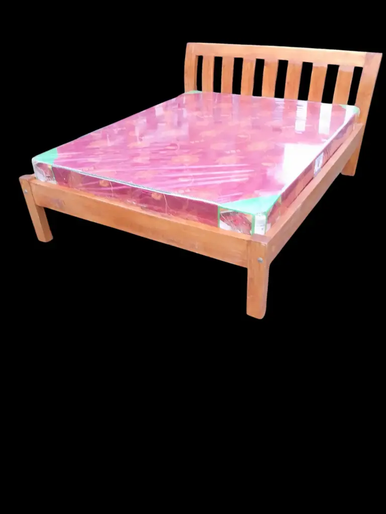 King-size bed (5×6, Natural mahogany colour)